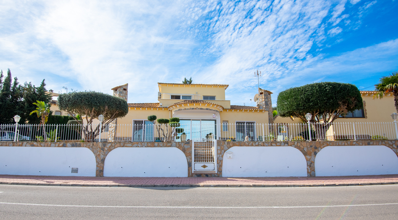 4 bedroom house / villa for sale in Algorfa, Costa Blanca