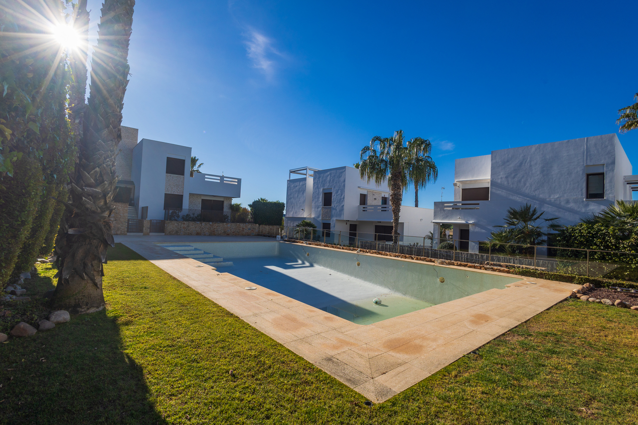 HCB-707: Villa for sale in Algorfa